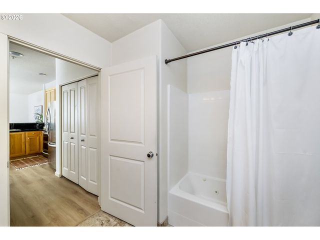 1100 Sw 170TH Ave 100, Beaverton, OR 97003