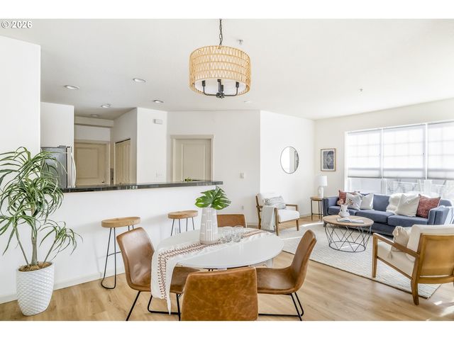 1100 Sw 170TH Ave 100, Beaverton, OR 97003