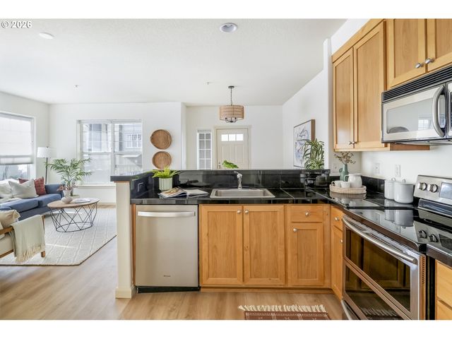 1100 Sw 170TH Ave 100, Beaverton, OR 97003