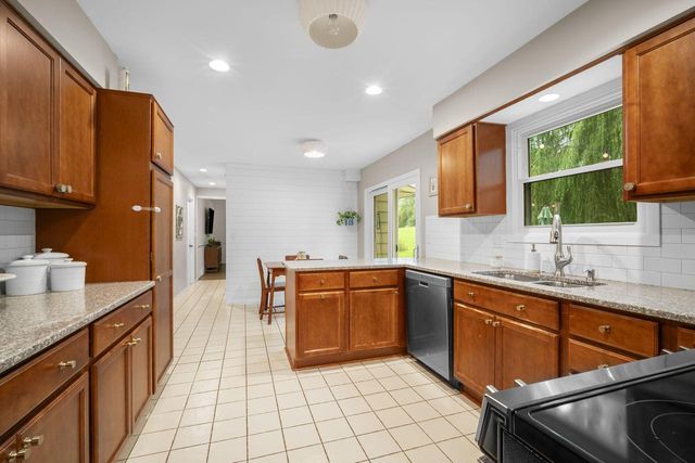 1324 W Portview DRIVE, Port Washington, WI 53074