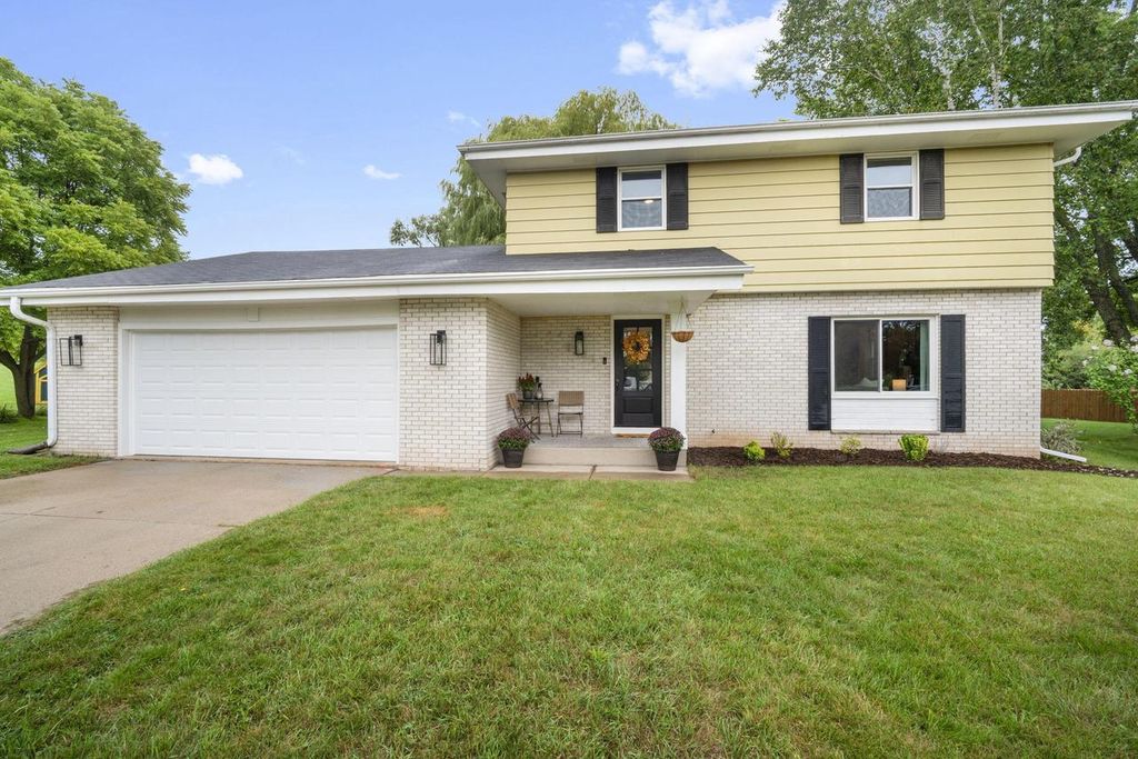 1324 W Portview DRIVE, Port Washington, WI 53074