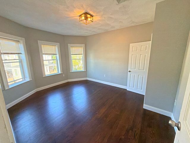 26 Elder St 2A, Boston, MA 02125