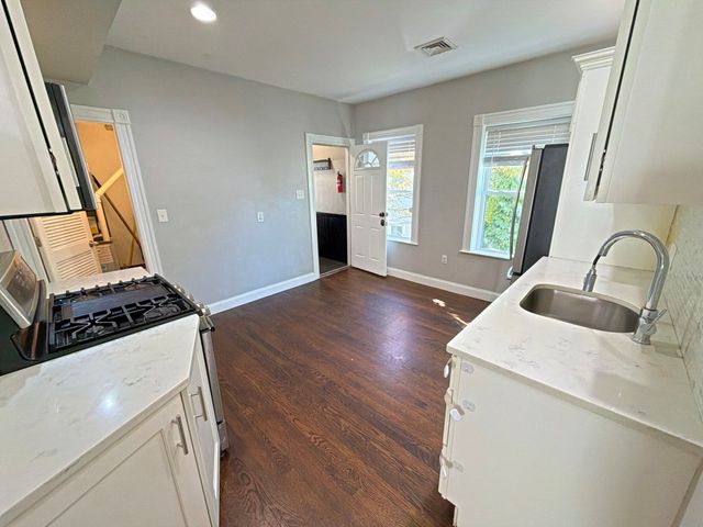 26 Elder St 2A, Boston, MA 02125