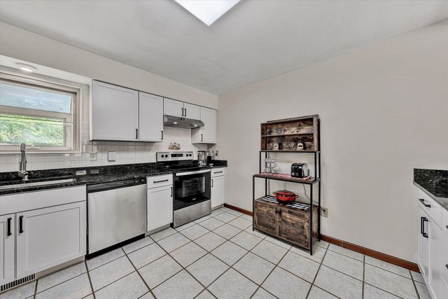 7835 Forest Edge DR, Roanoke, VA 24018
