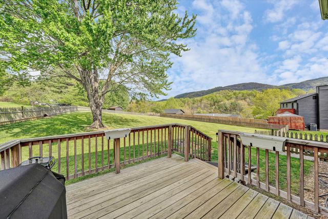 7835 Forest Edge DR, Roanoke, VA 24018