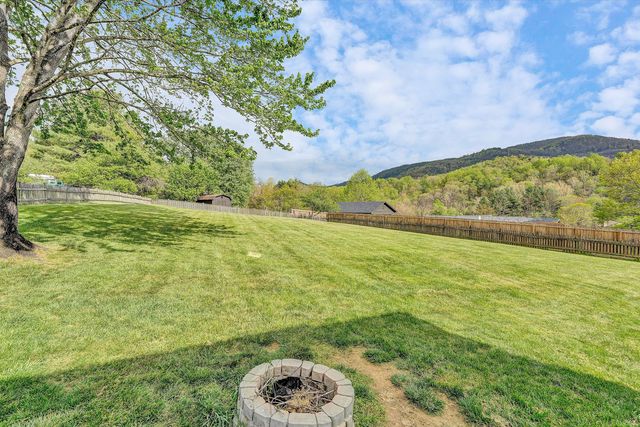7835 Forest Edge DR, Roanoke, VA 24018