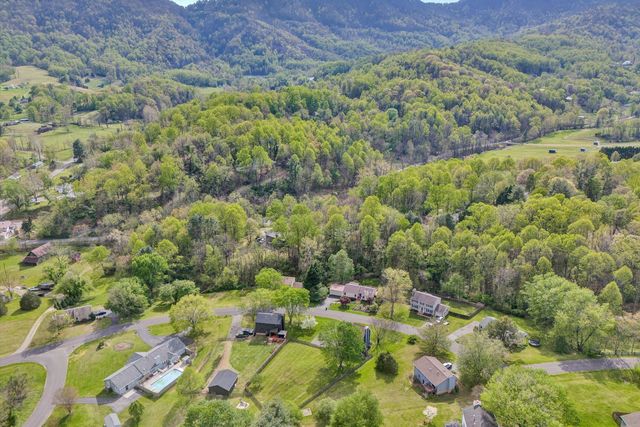 7835 Forest Edge DR, Roanoke, VA 24018