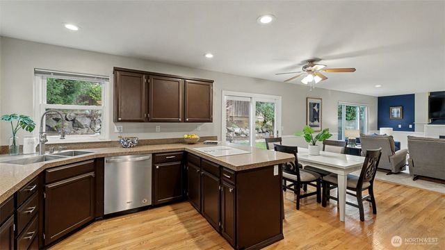 24940 231st Avenue SE, Maple Valley, WA 98038