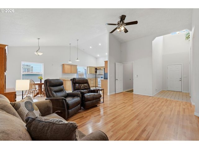 2331 Nw FENDLE Way, Mc Minnville, OR 97128