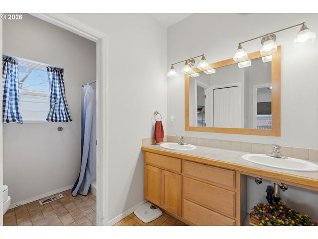 2331 Nw FENDLE Way, Mc Minnville, OR 97128