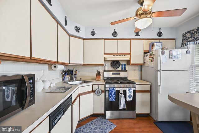 10 FRYER CT, Hightstown, NJ 08520