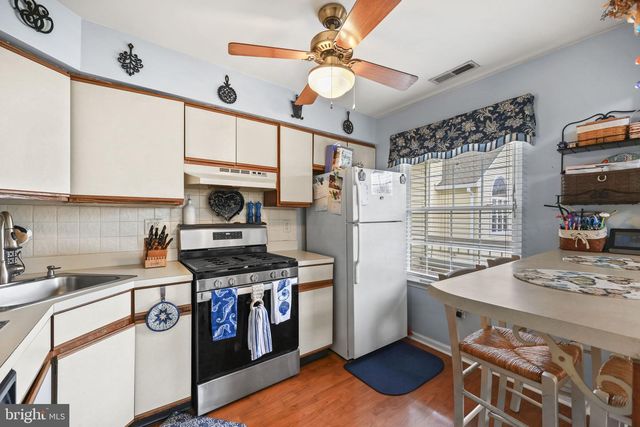 10 FRYER CT, Hightstown, NJ 08520