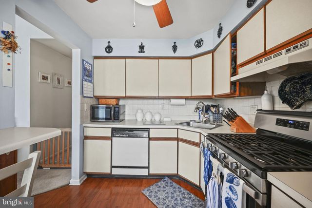 10 FRYER CT, Hightstown, NJ 08520