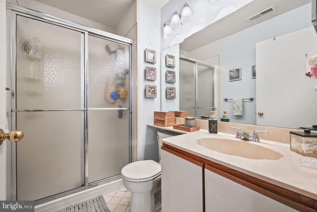 10 FRYER CT, Hightstown, NJ 08520