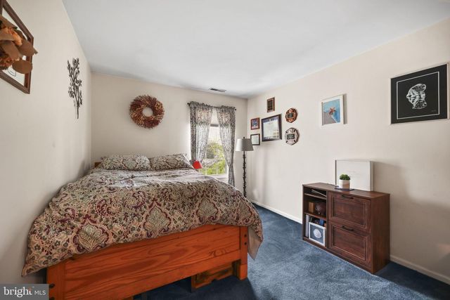 10 FRYER CT, Hightstown, NJ 08520