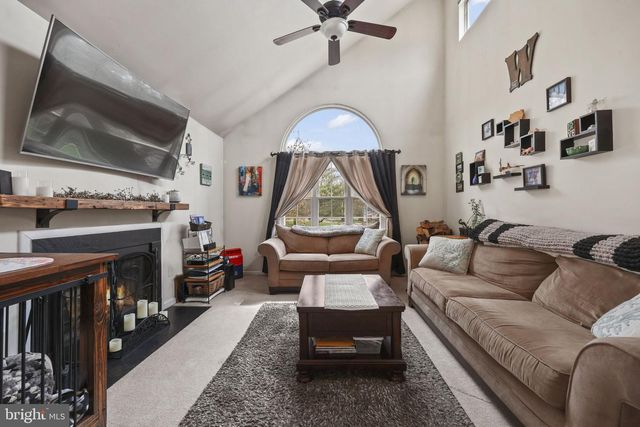 10 FRYER CT, Hightstown, NJ 08520