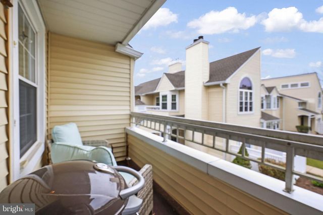 10 FRYER CT, Hightstown, NJ 08520