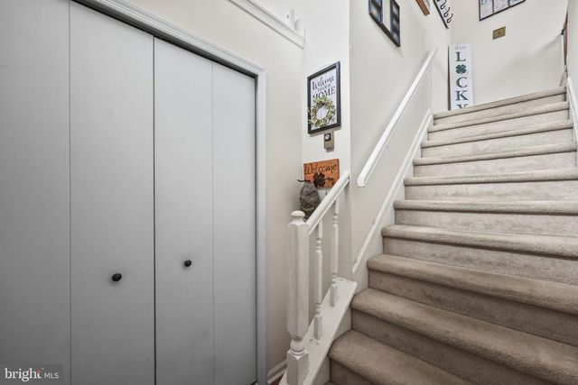 10 FRYER CT, Hightstown, NJ 08520