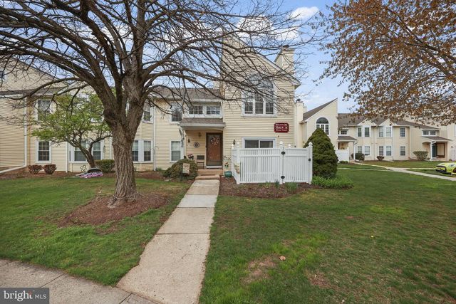 10 FRYER CT, Hightstown, NJ 08520