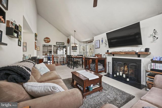 10 FRYER CT, Hightstown, NJ 08520