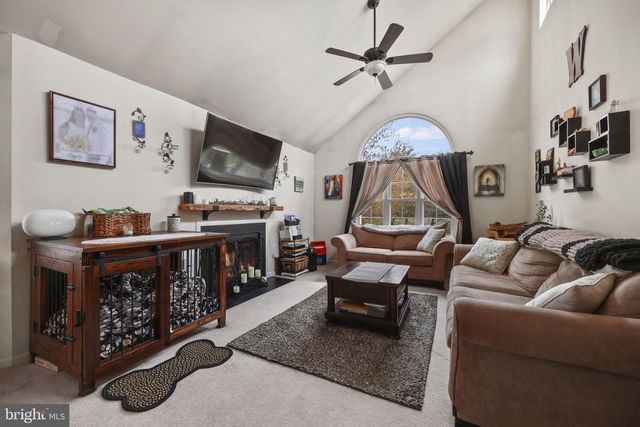 10 FRYER CT, Hightstown, NJ 08520