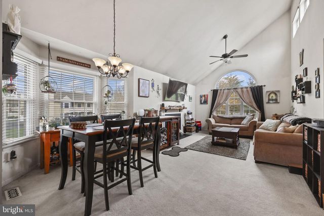 10 FRYER CT, Hightstown, NJ 08520