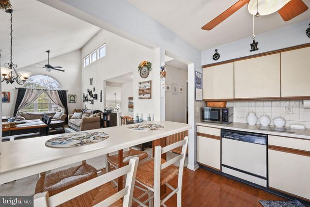 10 FRYER CT, Hightstown, NJ 08520