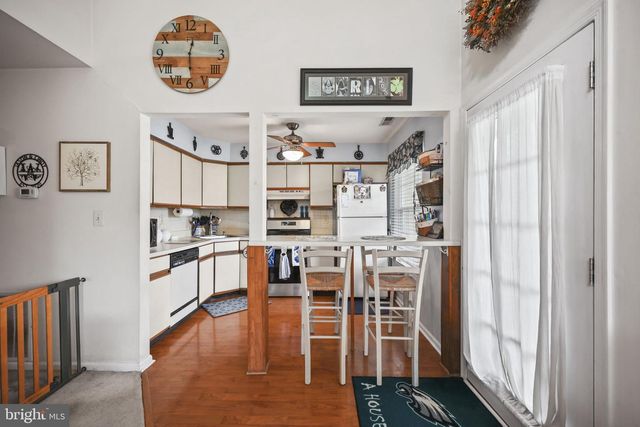 10 FRYER CT, Hightstown, NJ 08520