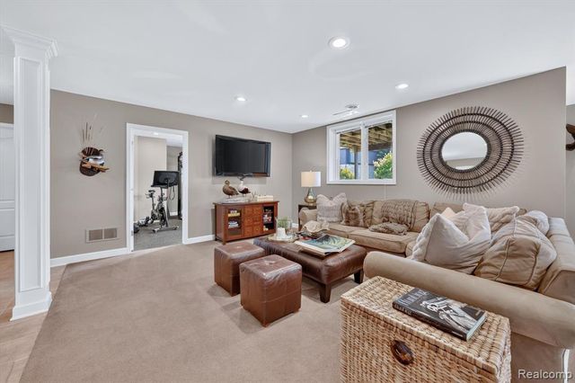 3804 Elk Drive, Rochester, MI 48306
