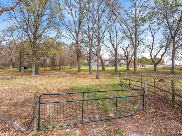 2027 VZ County Road 3104, Edgewood, TX 75117