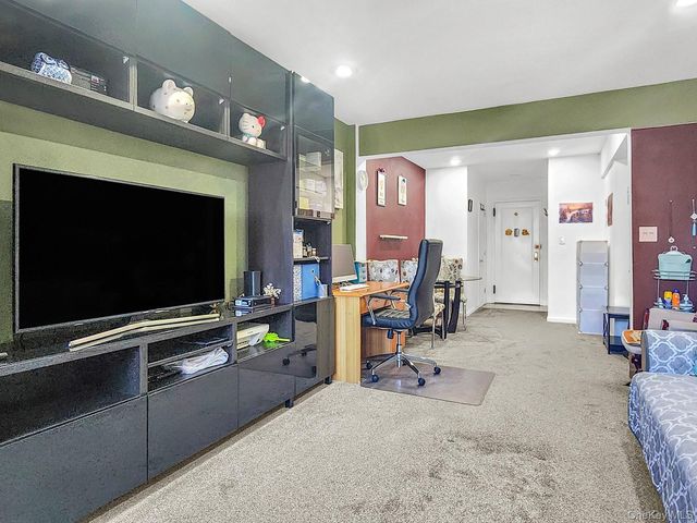 25-18 Union Street 2D, Flushing, NY 11354