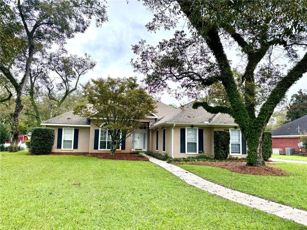 2735 Oakridge West Drive, Mobile, AL 36608 — exterior