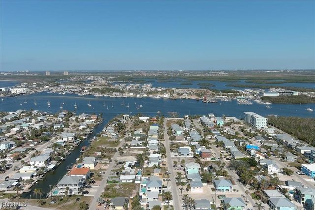 210 Pearl ST, Fort Myers Beach, FL 33931