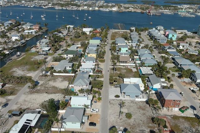 210 Pearl ST, Fort Myers Beach, FL 33931