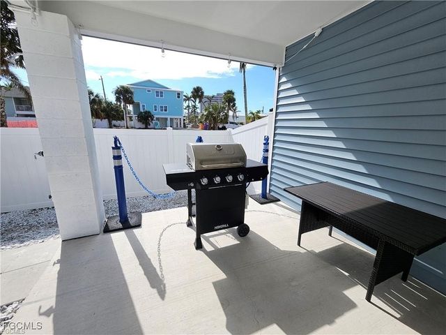 210 Pearl ST, Fort Myers Beach, FL 33931