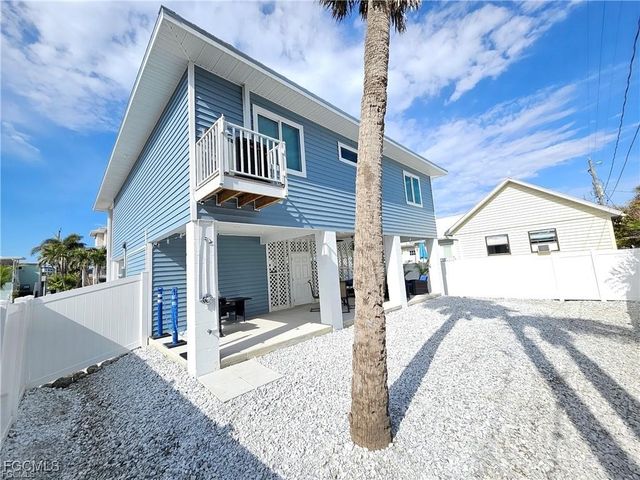 210 Pearl ST, Fort Myers Beach, FL 33931