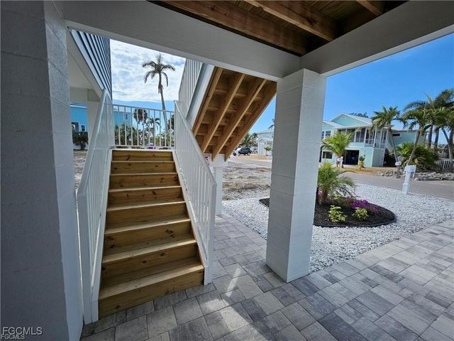 210 Pearl ST, Fort Myers Beach, FL 33931