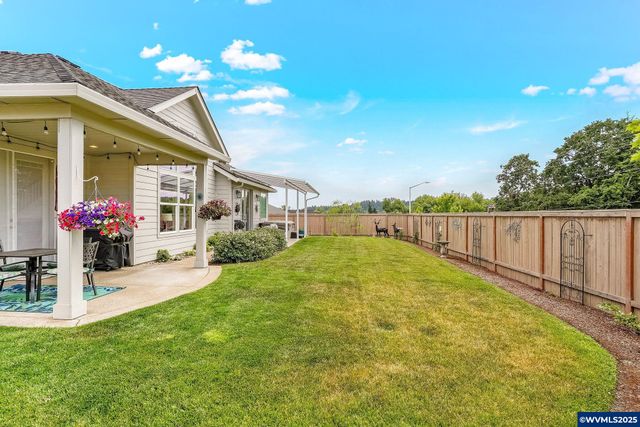 493 NW Crater Lake Dr, Dallas, OR 97338