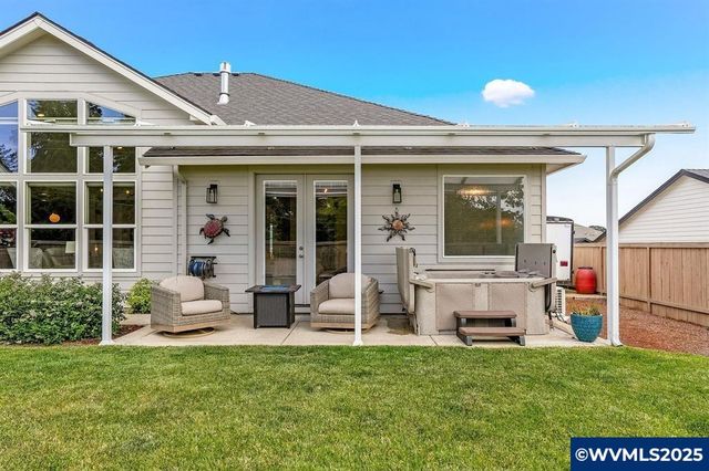 493 NW Crater Lake Dr, Dallas, OR 97338