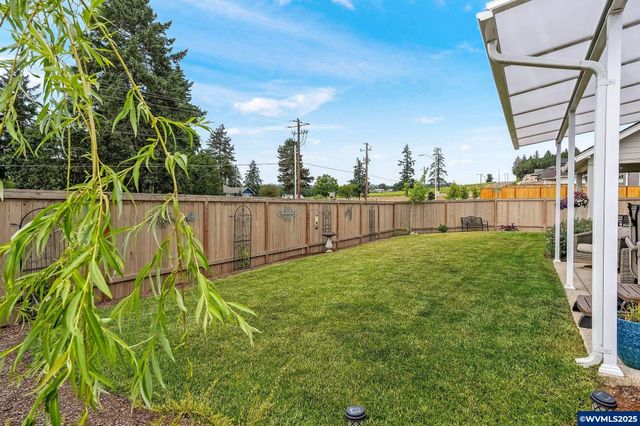 493 NW Crater Lake Dr, Dallas, OR 97338