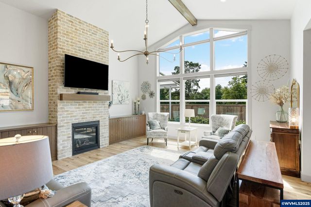 493 NW Crater Lake Dr, Dallas, OR 97338