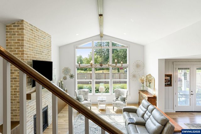 493 NW Crater Lake Dr, Dallas, OR 97338