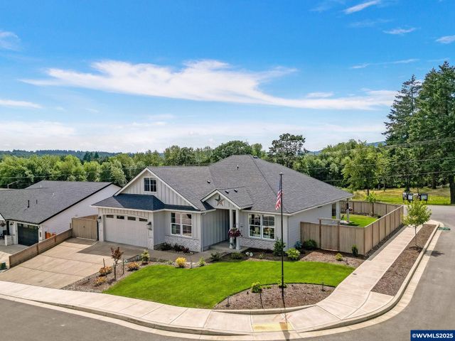 493 NW Crater Lake Dr, Dallas, OR 97338