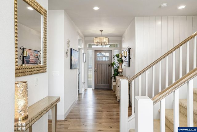 493 NW Crater Lake Dr, Dallas, OR 97338