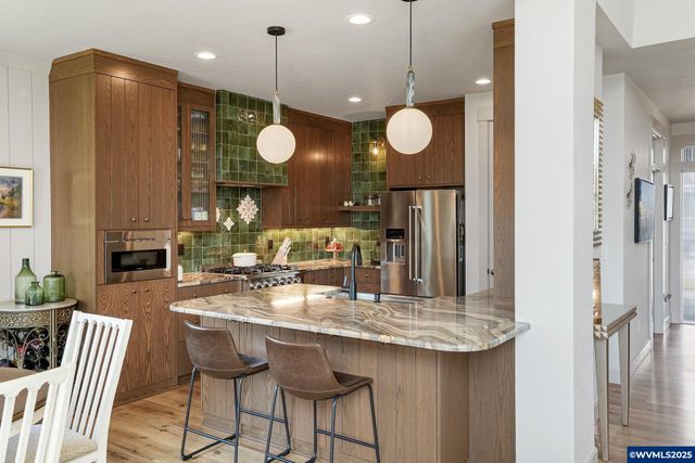 493 NW Crater Lake Dr, Dallas, OR 97338