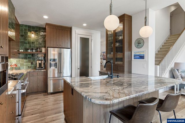 493 NW Crater Lake Dr, Dallas, OR 97338