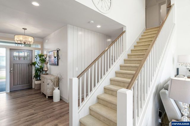 493 NW Crater Lake Dr, Dallas, OR 97338