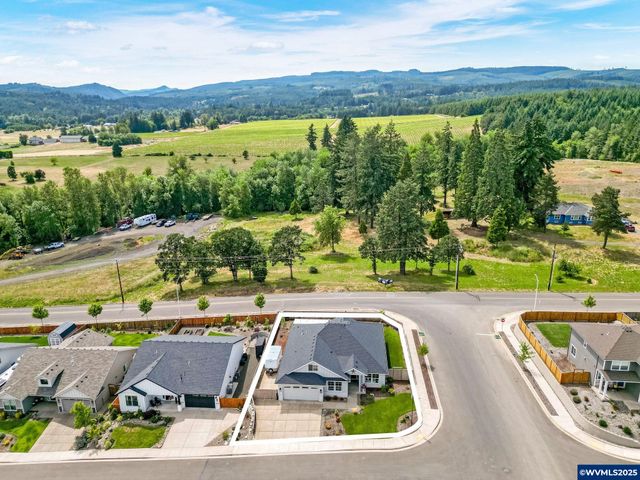 493 NW Crater Lake Dr, Dallas, OR 97338