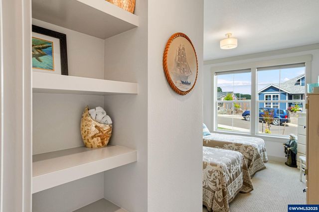 493 NW Crater Lake Dr, Dallas, OR 97338