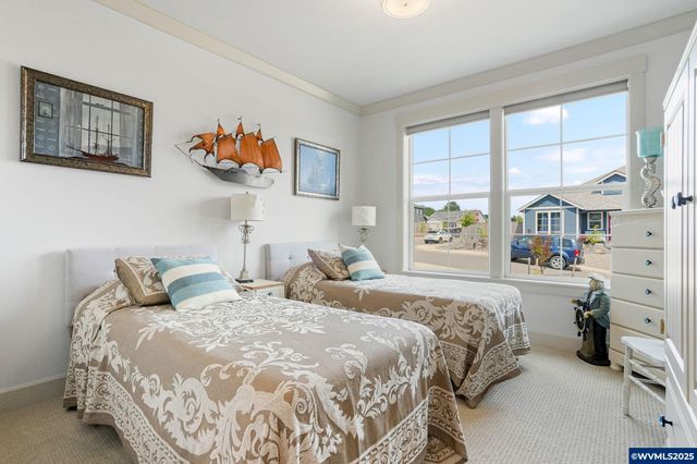 493 NW Crater Lake Dr, Dallas, OR 97338